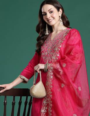 Pink embroidered straight kurta trousers with dupatta set 1