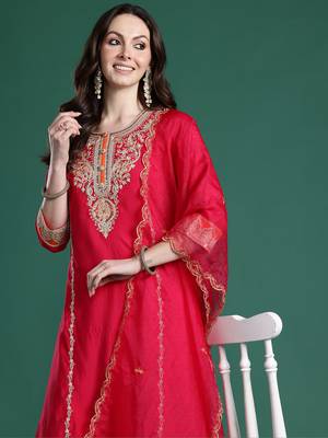 Pink solid straight kurta trousers with dupatta set 1
