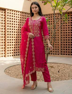 Pink embroidered straight kurta trousers with dupatta set 1