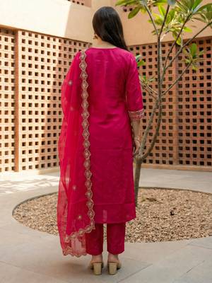 Pink embroidered straight kurta trousers with dupatta set 2