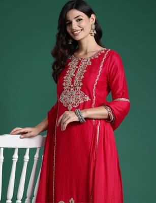 Magenta embroidered straight kurta trousers with dupatta set 1