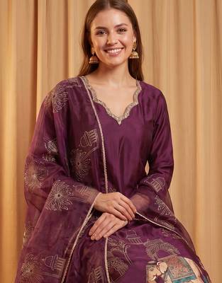 Burgundy embroidered straight kurta trousers with dupatta set 2