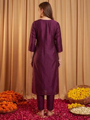 Burgundy embroidered straight kurta trousers with dupatta set 3