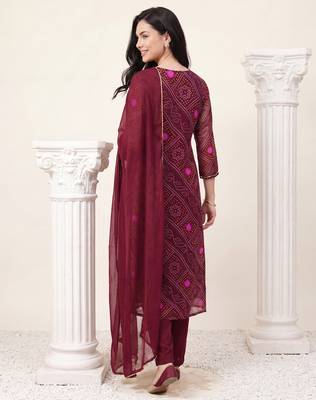 Burgundy embroidered straight kurta trousers with dupatta set 3