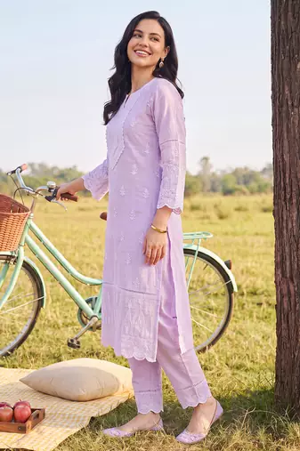 Lavender embroidered straight kurta trousers with dupatta set