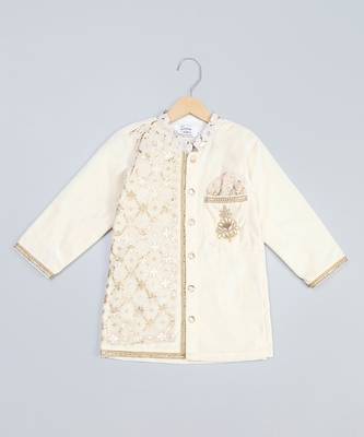 Off white embroidered velvet kurta set 3