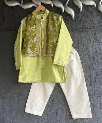 Lime green embroidered cotton silk Men Kurta Set 4