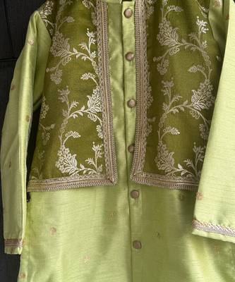 Lime green embroidered cotton silk Men Kurta Set 5
