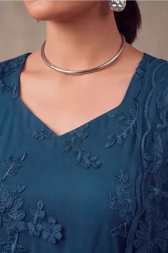 women embroidered regular thread work kurta with trousers & dupatta