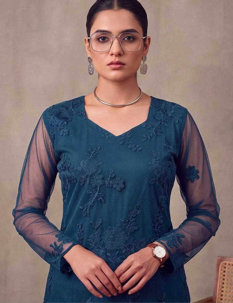 women embroidered regular thread work kurta with trousers & dupatta