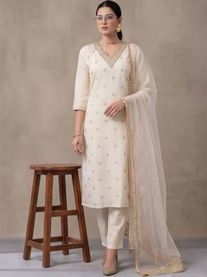 women ethnic motifs embroidered regular thread work kurta set 5
