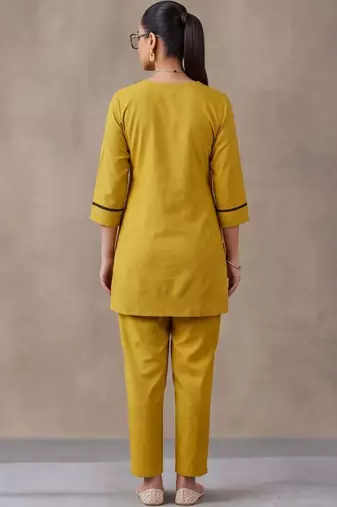 women ethnic motifs regular thread work cotton kurta with trousers