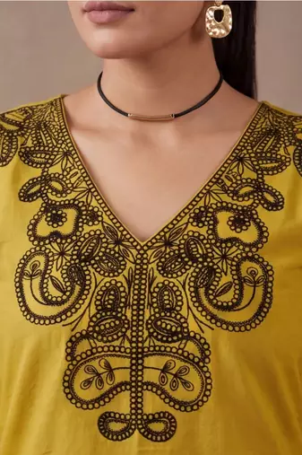 women ethnic motifs regular thread work cotton kurta with trousers