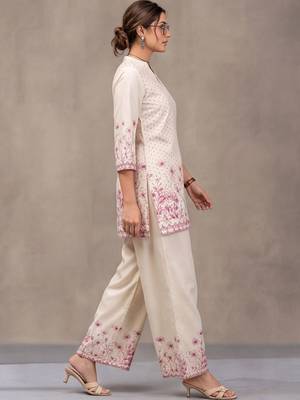 women floral printed regular kurta with palazzos 2
