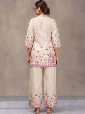 women floral printed regular kurta with palazzos 3