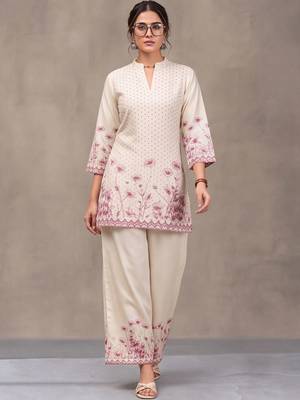 women floral printed regular kurta with palazzos 5