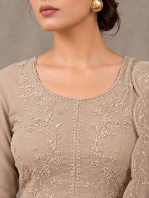 women ethnic embroidered empire thread work kurta with trousers with dupatta 4