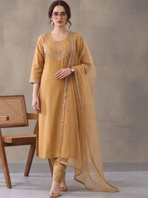 women ethnic motifs embroidered regular thread work kurta with trousers & dupatta 1