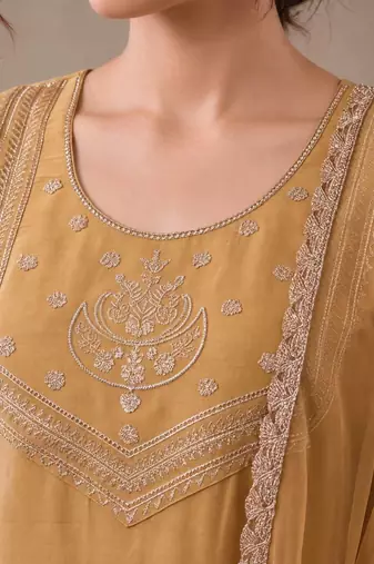 women ethnic motifs embroidered regular thread work kurta with trousers & dupatta