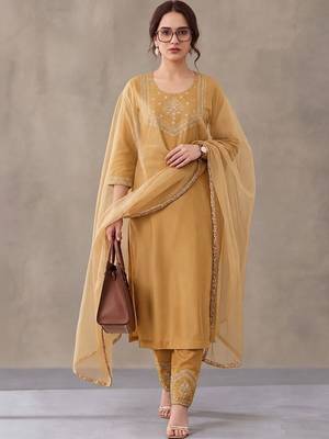 women ethnic motifs embroidered regular thread work kurta with trousers & dupatta 5