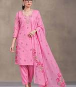 women floral embroidered regular thread work kurta with trousers & with dupatta