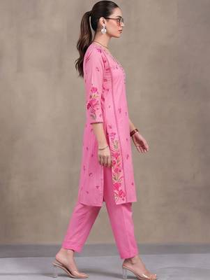 women floral embroidered regular thread work kurta with trousers & with dupatta 2
