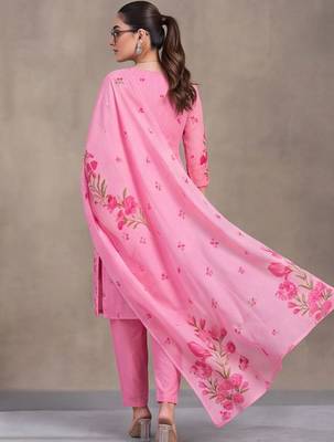 women floral embroidered regular thread work kurta with trousers & with dupatta 3