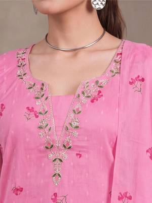 women floral embroidered regular thread work kurta with trousers & with dupatta 4