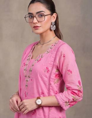 women floral embroidered regular thread work kurta with trousers & with dupatta 6