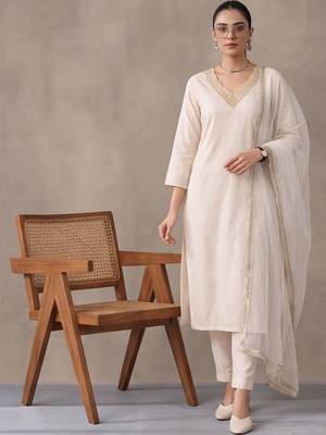 women ethnic motifs regular kurta with trousers with dupatta 5