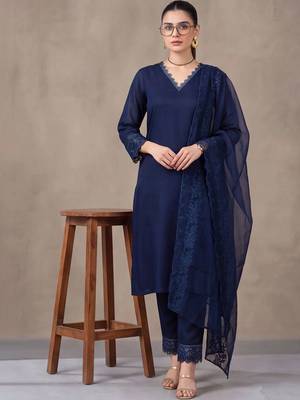 women ethnic motifs embroidered regular thread work kurta with trousers & with dupatta 1