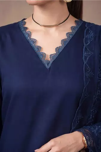 women ethnic motifs embroidered regular thread work kurta with trousers & with dupatta