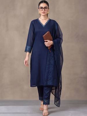 women ethnic motifs embroidered regular thread work kurta with trousers & with dupatta 5