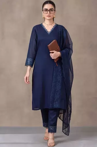 women ethnic motifs embroidered regular thread work kurta with trousers & with dupatta