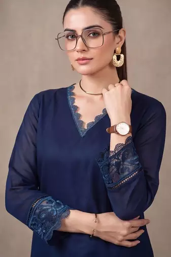 women ethnic motifs embroidered regular thread work kurta with trousers & with dupatta