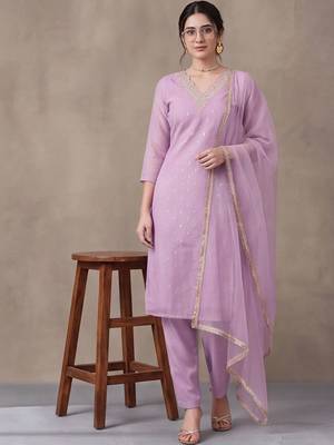 women ethnic motifs printed regular kurta with trousers & with dupatta 1