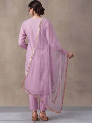 women ethnic motifs printed regular kurta with trousers & with dupatta 3