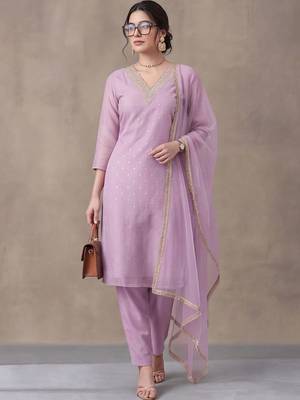 women ethnic motifs printed regular kurta with trousers & with dupatta 5