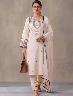 women ethnic motifs embroidered work cotton kurta & trousers with dupatta 5