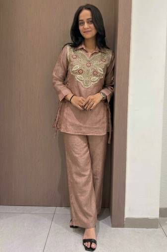 Peach silk blend readymade 2 piece set with embroidery & beads work