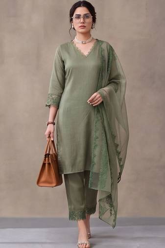 women ethnic motifs embroidered regular thread work kurta & trousers with dupatta