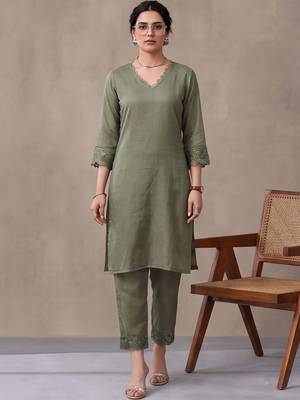 women ethnic motifs embroidered regular thread work kurta & trousers with dupatta 5