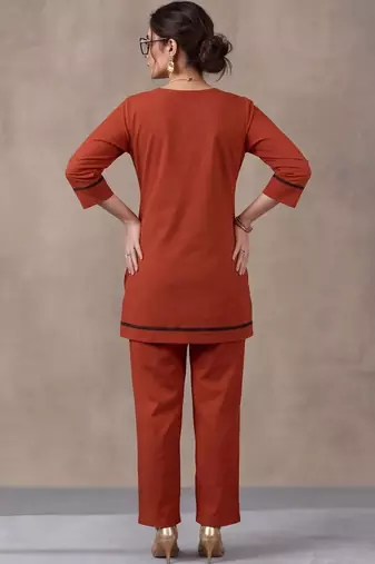 women ethnic motifs regular thread work cotton kurta with trousers