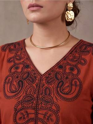 women ethnic motifs regular thread work cotton kurta with trousers 4