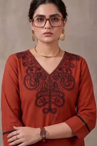 women ethnic motifs regular thread work cotton kurta with trousers