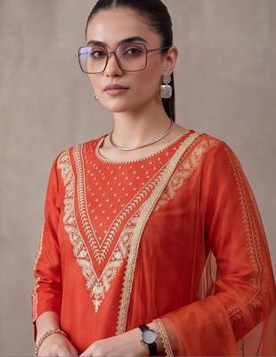 women ethnic motifs embroidered regular thread work kurta trousers & with dupatta 6