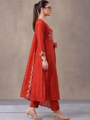 women ethnic motifs embroidered empire thread work kurta with trousers & with dupatta 2