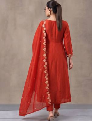 women ethnic motifs embroidered empire thread work kurta with trousers & with dupatta 3
