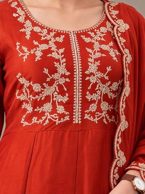 women ethnic motifs embroidered empire thread work kurta with trousers & with dupatta 4