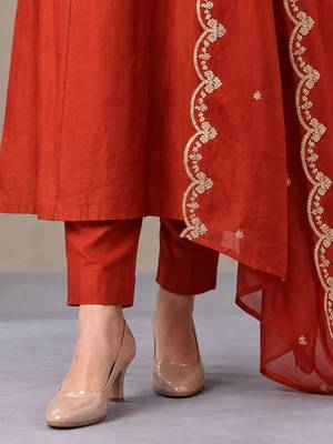 women ethnic motifs embroidered empire thread work kurta with trousers & with dupatta 6